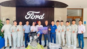 Ford Việt Nam trao tặng nhiều động cơ và hộp số cho 6 trường Đại Học
